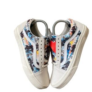 Brand New Vans Customs Sneaker Shoes White Aloha Tropical Print Women’s Size 8